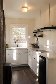 Yosemite Cottage Retreat- Half Block to Downtown - 1