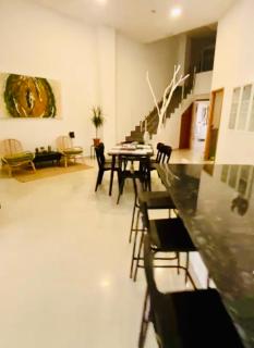 Across from the Turia Modern City Stay - 0