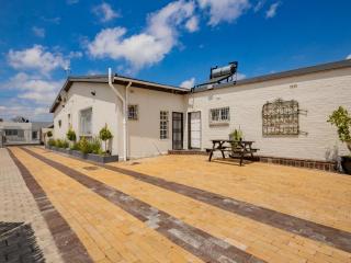 La Bella Vida Self Catering Apartments - 5