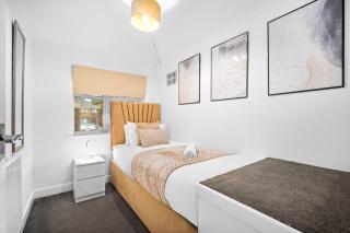 Stylish 4 Bed House - 7 Guests - Parking - Garden 559T - 3