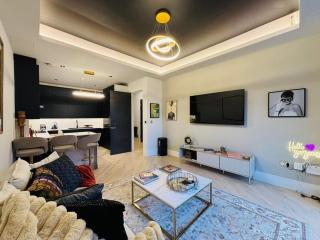 Luxury New Build Apartment Just 300m -Tube Station - 8