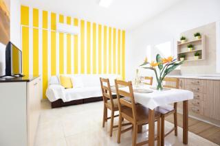 Holiday Esquinita - 8