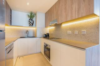 Modern Apartment with Panoramic Sea Views - 8