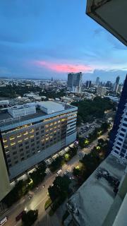 Studio Condo in IT Park with Fully equipped kitchen Fast WiFi Netflix - 1