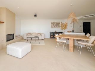 La Villa Pura Vida San Diego - Luxury Villa with Wonderful Sea View - Direct walking access to beach! 5 min from Sotogrande - 2