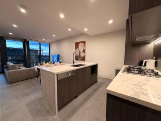 KozyGuru | Lidcombe | Olympic Park Gem + Parking - 7