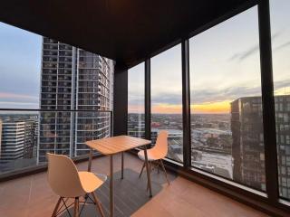 KozyGuru | Lidcombe | Olympic Park Gem + Parking - 1