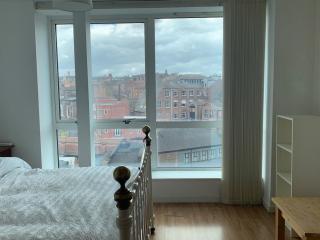 Cosy Modern City Centre Apartment with Great WiFi - 2