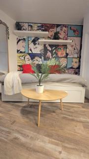 Candy - People's Square - Netflix - 0