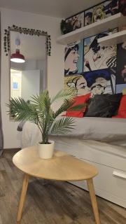 Candy - People's Square - Netflix - 1