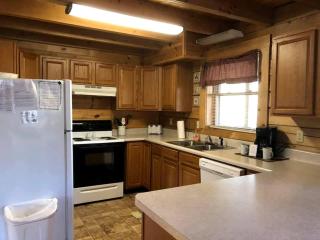 Spacious Cabin Rental with Forest Views near Charleston, West Virginia - 9