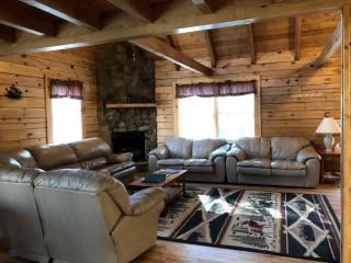 Spacious Cabin Rental with Forest Views near Charleston, West Virginia - 8