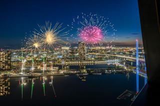 Skyline Luxe 3BR 3BA with Free Carpark, River & Ocean Views - 9