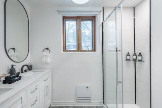 Vintage 3BR 2Bath - Golden Square Mile - Sleeps 8 - 6