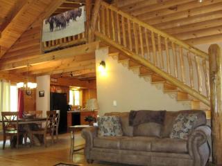 Deluxe Log Cabin with a Hot Tub in the Smoky Mountains of North Carolina - Crabtree - 2