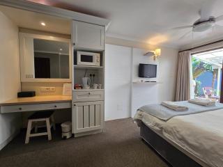 Bayside Guesthouse - 1