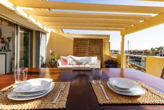 Beautiful penthouse overlooking marina channels - 1