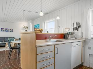 Apartment Ketilbiorn - 700m from the sea by Interhome - 6