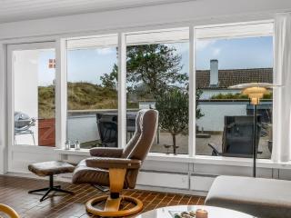 Apartment Ketilbiorn - 700m from the sea by Interhome - 4