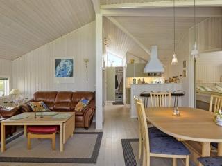 Holiday Home Erok - from the sea by Interhome - 2