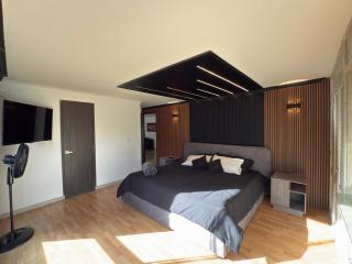 4br 240 M Pool Next To El Tesoro Mall - 5