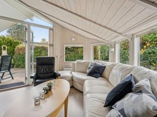 Holiday Home Gyda - 840m from the sea by Interhome - 5