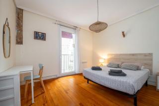 En el puerto, parte vieja cerca de la playa - 3