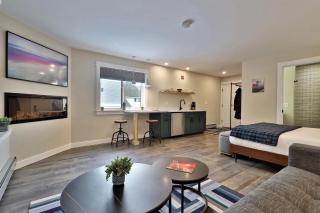 Stylish Studio for 4 with EV Charger, Summer Pool & Shuttle Access - 9