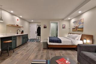 Stylish Studio for 4 with EV Charger, Summer Pool & Shuttle Access - 6