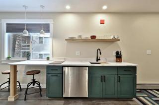 Stylish Studio for 4 with EV Charger, Summer Pool & Shuttle Access - 4