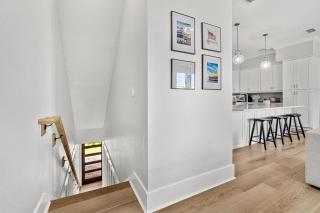 Luxury New Madeira Beach Townhome! Perfect for Holiday Getaways & Families! Steps to Beach! - 2