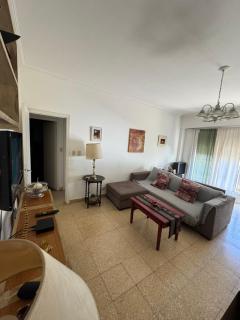 Amplio departamento céntrico - 0