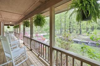 Wooded Retreat with game area and hot tub - 8