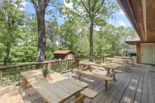 Wooded Retreat with game area and hot tub - 7