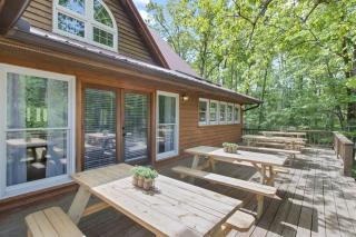 Wooded Retreat with game area and hot tub - 6