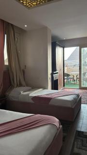 3 Golden Pyramids Inn - 4