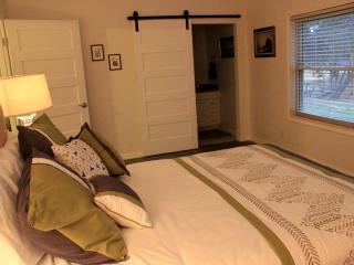 Charming Cabin Rental near Lake Texoma in Sadler, Texas - 5