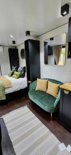 Stacey's Mini Hideaway - 0