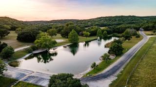 Beautiful Glamping Tented Cabin in Ingram, Texas, with Access to the Guadalupe River - 5