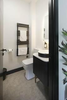 The Sixty Aparthotel - Central Cardiff Apartment with Parking - 9