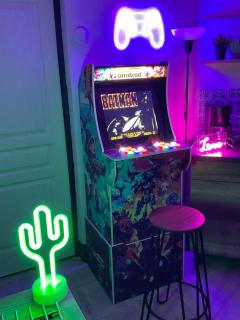 Les Loges Du Théatre 160m2 MAISON PRIVÉ 14 personnes MAX tout équipé a 200m de l'AVENUE DE CHAMPAGNE et toutes commodités DEGUSTATION CHAMPAGNE OFFERTE jacuzzi sauna jeux velos EMPLACEMENT EXCEPTIONNEL et CHIC - 3