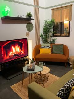 Les Loges Du Théatre 160m2 MAISON PRIVÉ 14 personnes MAX tout équipé a 200m de l'AVENUE DE CHAMPAGNE et toutes commodités DEGUSTATION CHAMPAGNE OFFERTE jacuzzi sauna jeux velos EMPLACEMENT EXCEPTIONNEL et CHIC - 5