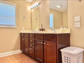 Cozy Home on Golf Course Near I75 and Bucee's - 9