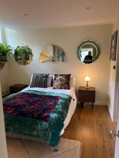 Refurbished flat in stunning coach house - 8