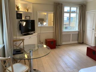 NELL GWYNN HOUSE - Elegant Large Studio Apartment, Sloane Square - 2