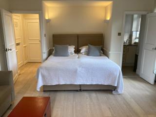 NELL GWYNN HOUSE - Elegant Large Studio Apartment, Sloane Square - 4