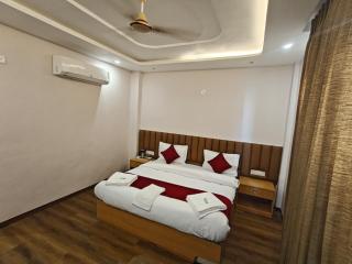 Hotel Kashmir Residency By Maa Sukrala Hotels and Resorts - 3