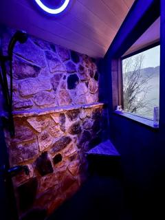 Riverside Luxury: Fully Equipped Cabin with Outstanding Views in Emlenton, PA - 7