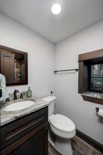 Riverside Luxury: Fully Equipped Cabin with Outstanding Views in Emlenton, PA - 6