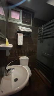 Golden Pyramids View Inn - 9